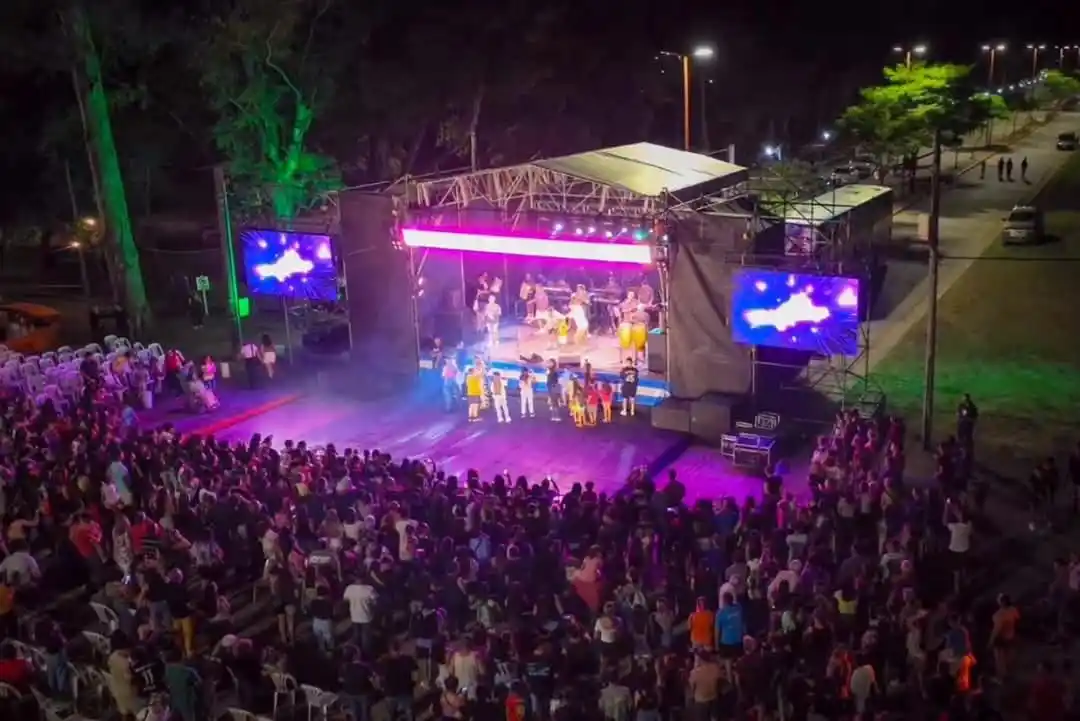 Mas de 12.000 personas participaron del evento realizado el viernes a la noche.
