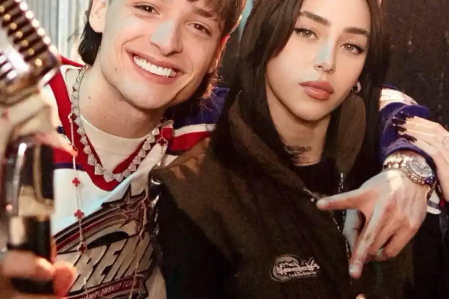 ¿Por que motivo Peso Pluma viajó de incognito a Argentina?