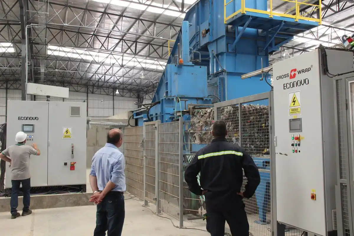 Planta de la Ceamse en Ensenada ya recibe 700 toneladas diarias de basura y separa los neumáticos