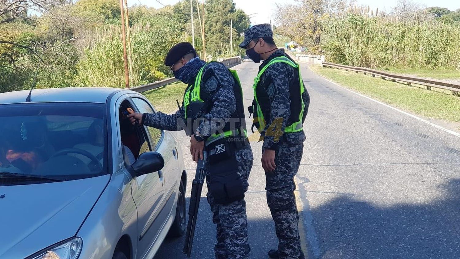 Múltiples operativos de control policial en los accesos al territorio santafesino