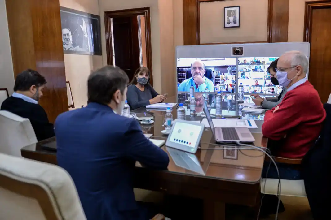 Kicillof: «Los recaudos tomados no son suficientes por las mutaciones del virus»