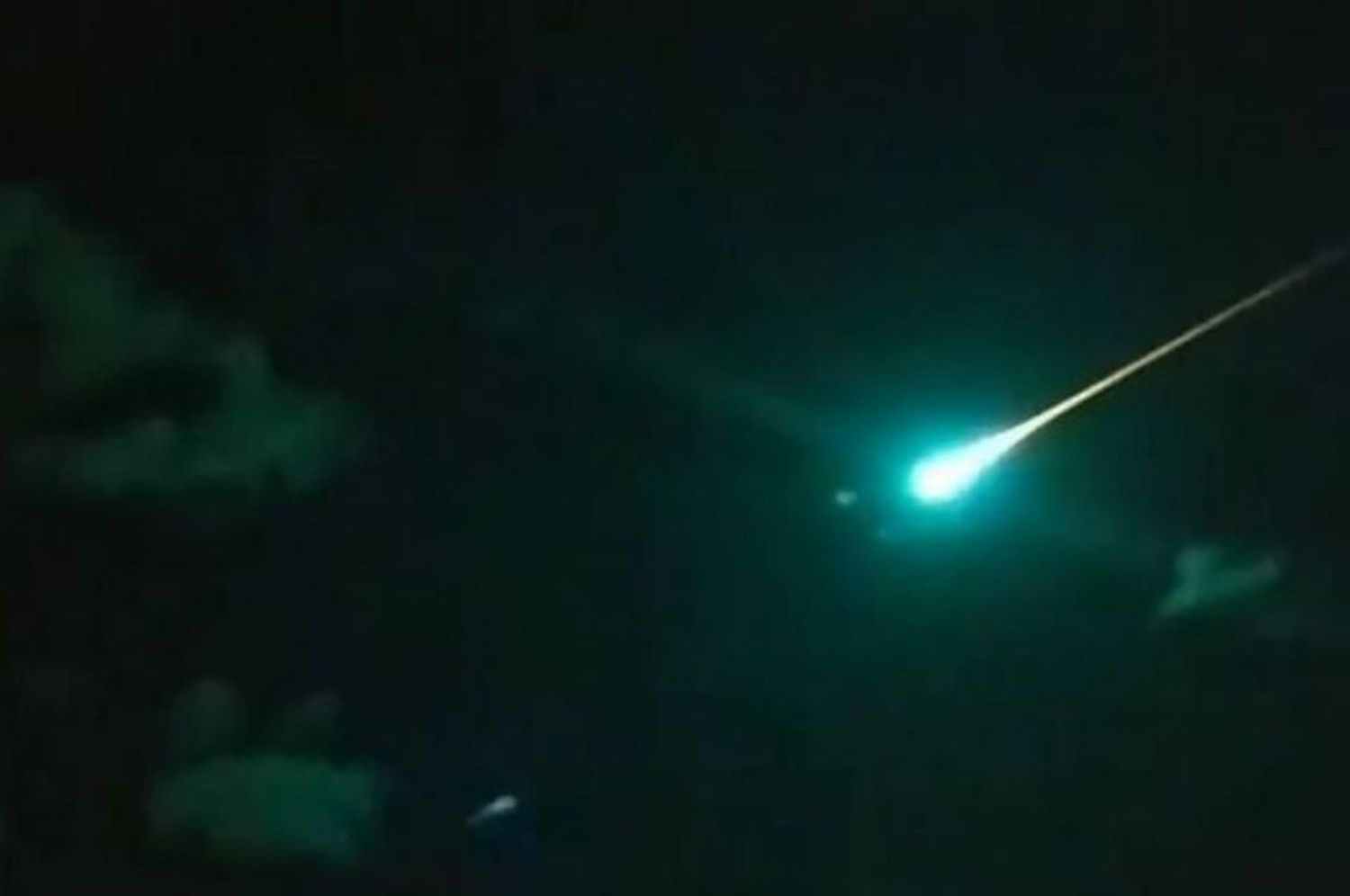 Sorprendente bola de fuego verde iluminó el cielo en España. VIDEO