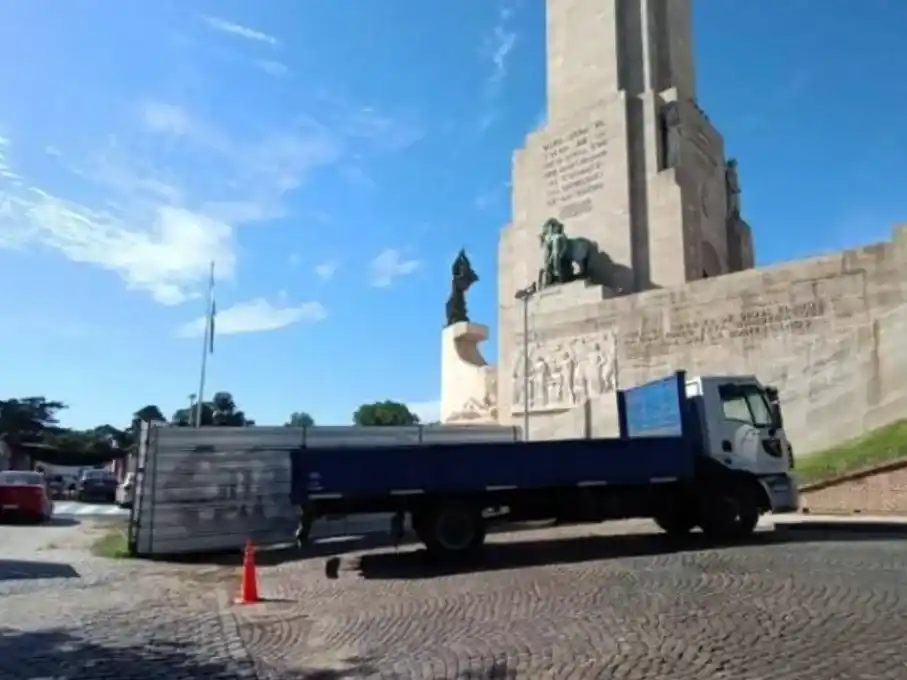 Tras un prolongado estancamiento por falta de financiamiento nacional, las obras en el Monumento Nacional a la Bandera volvieron a ponerse en marcha. Foto: C3 Rosario