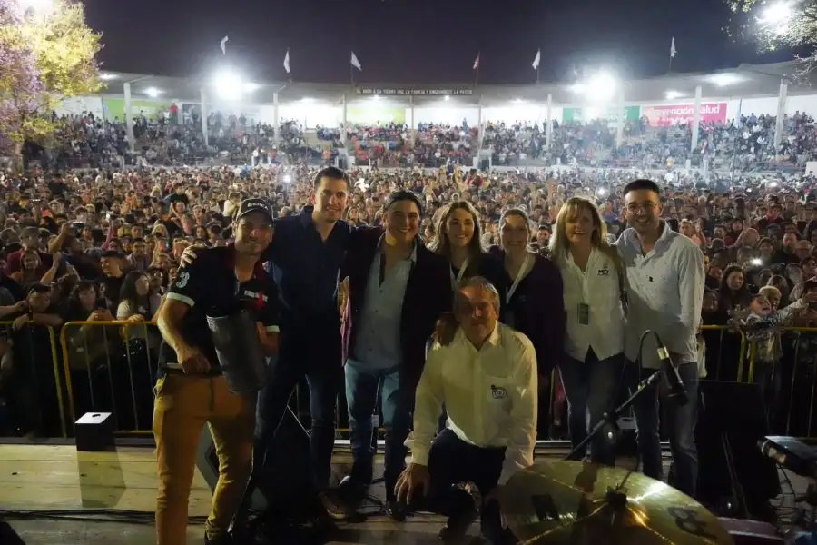 Parte del equipo que hace posible el evento