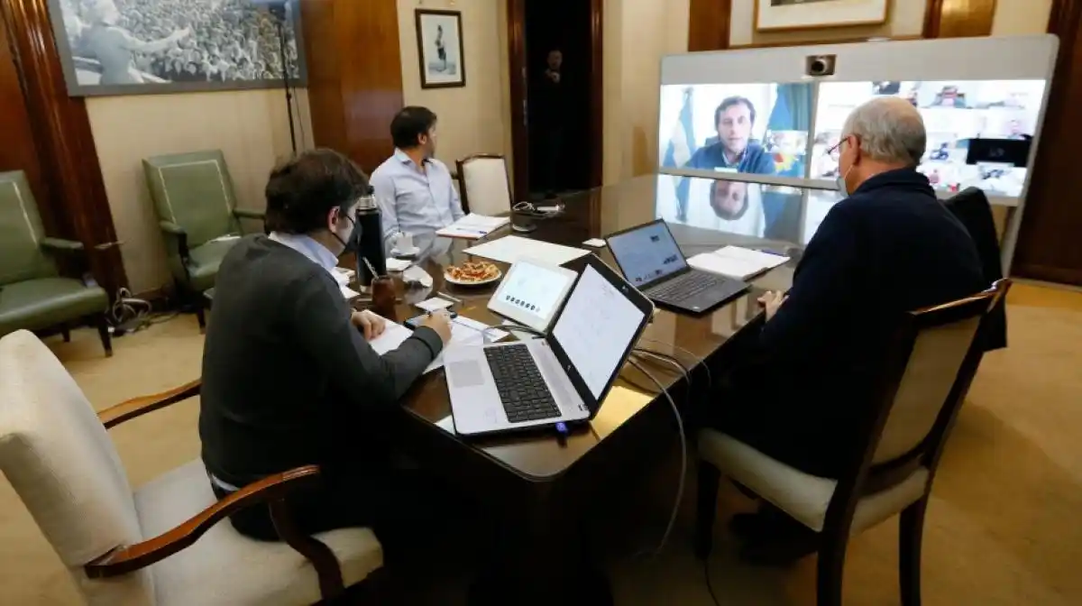Axel Kicillof se reúne con intendentes para analizar la situación epidemiológica en municipios bonaerenses