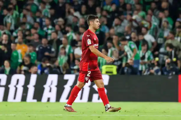 Montiel jugó 60 minutos en la victoria de Sevilla