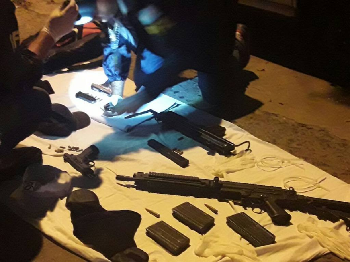 Banda de ladrones se tiroteó con la policía con armas de guerra
