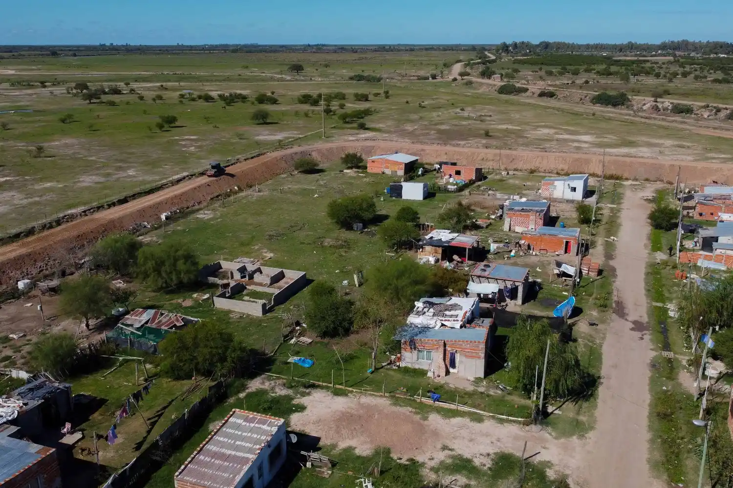 Realizan trabajos de mantenimiento de la Defensa del Barrio Dunat