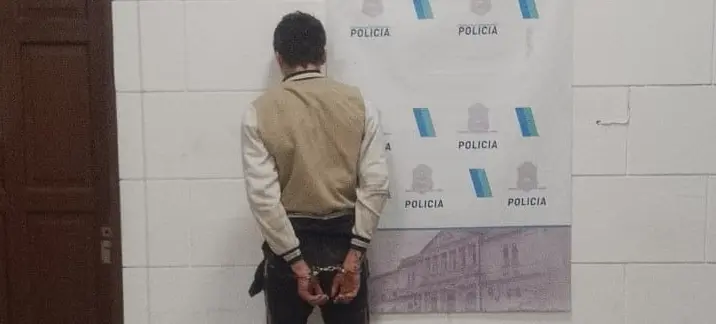 Lo encontraron apilando aberturas de una casa en construcción en plena madrugada