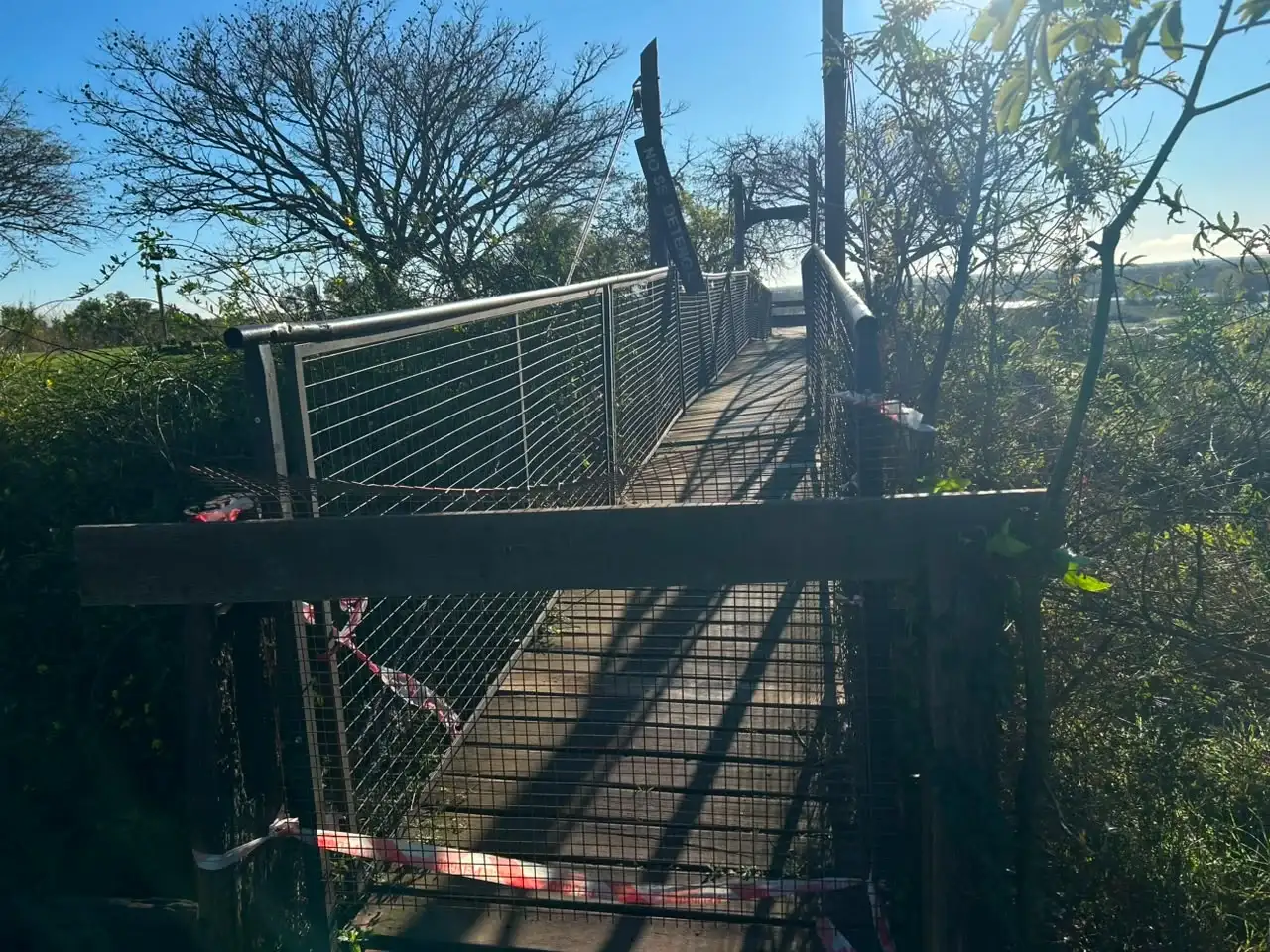 Puente del Boulevard clausurado