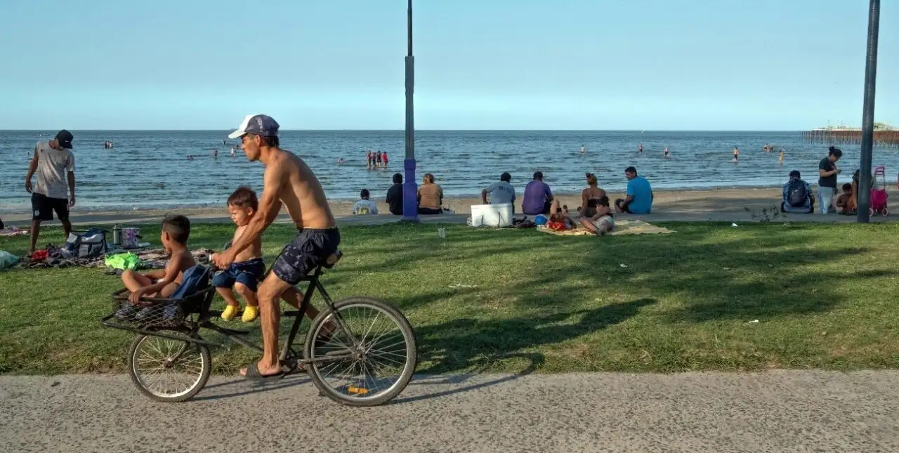 El calor seguirá siendo protagonista del primer fin de semana de 2026.