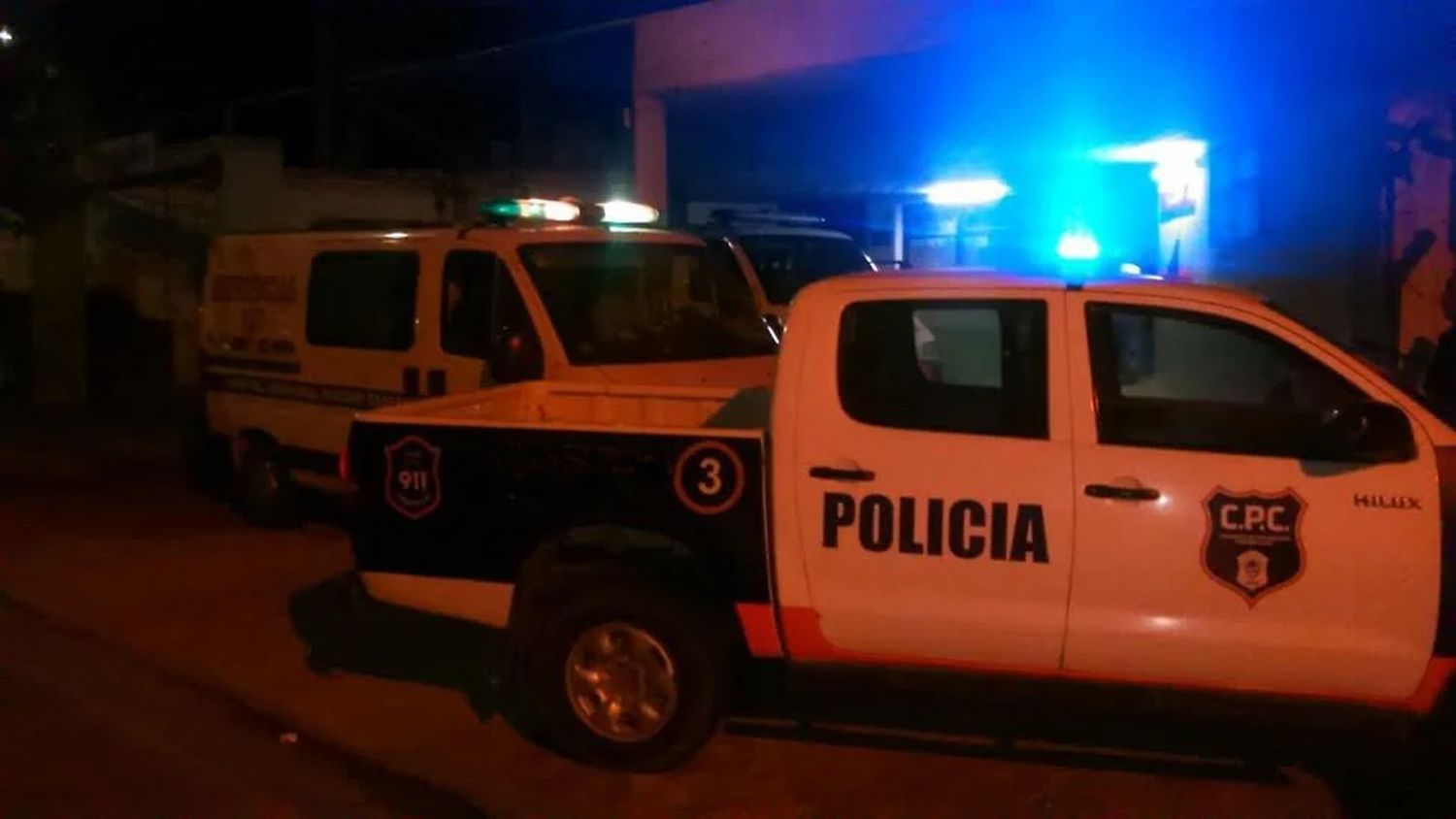 Ambulancia y Policía llegaron a los lugares de los hechos