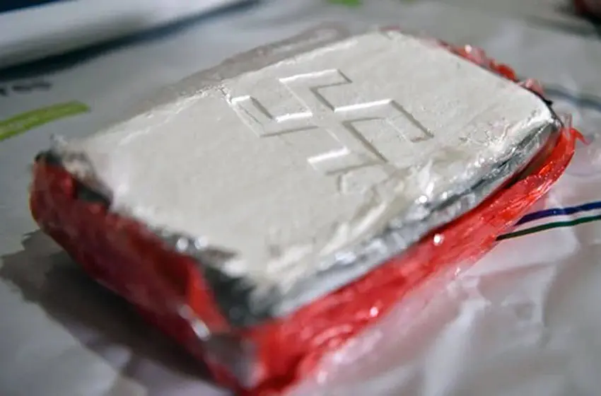 Incautaron 43 kilos de cocaína sellados con el símbolo nazi