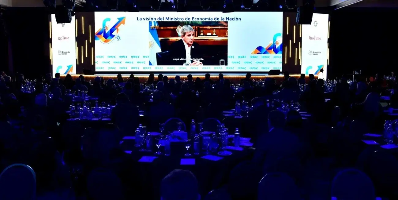 Luis Caputo defendió el rumbo económico y descartó una nueva devaluación