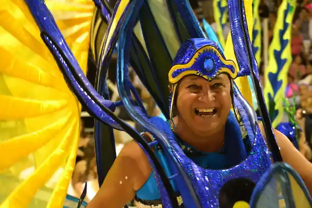 El Carnaval por dentro: tres comparsas y tres historias de sus protagonistas 