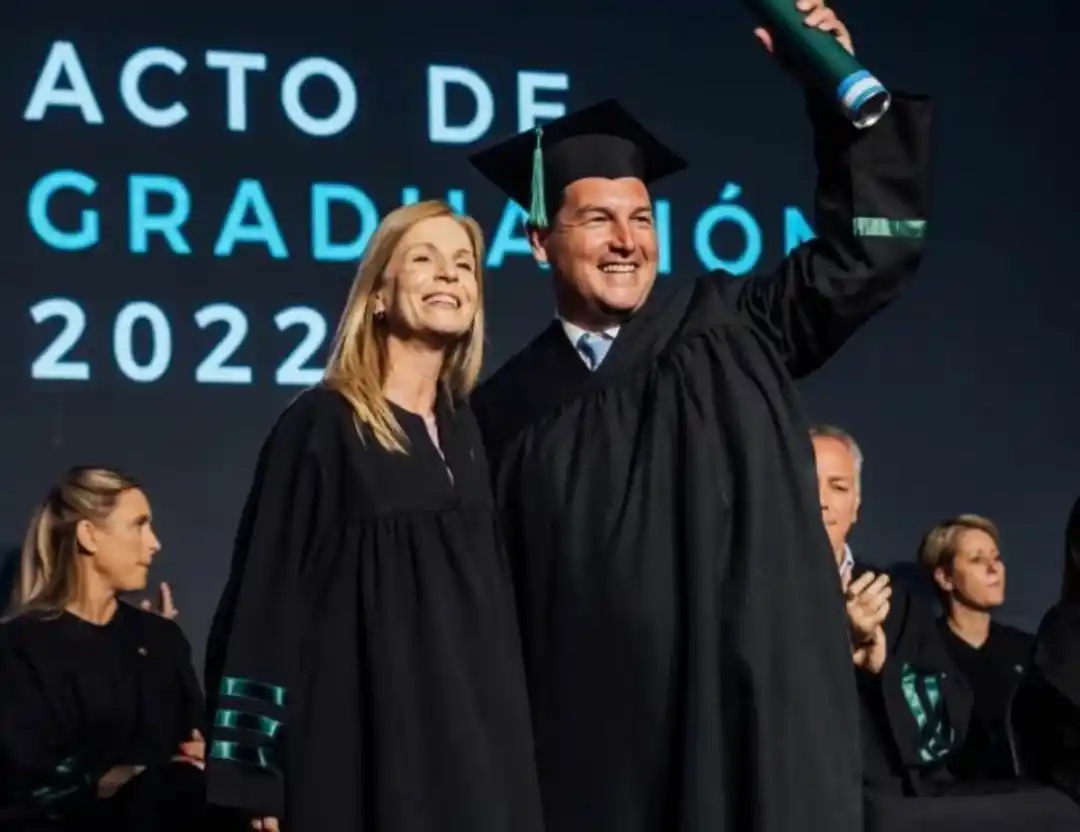 El ex concejal justicialista Gabriel Macchi recibió ayer el título de Abogado