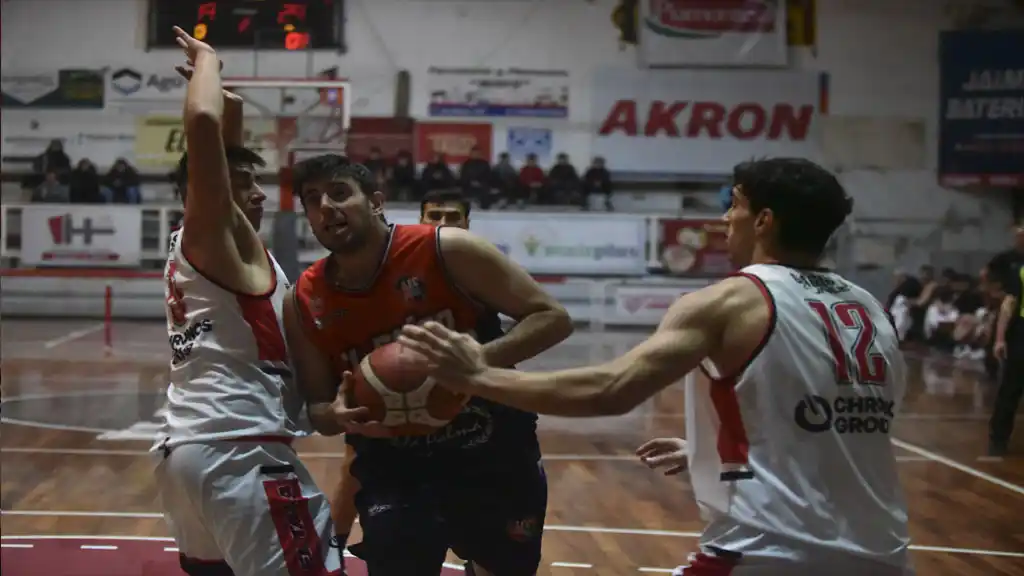 Aimaretti en plena acción ofensiva