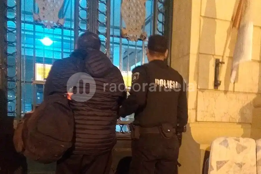 Amenazó e increpó a su ex en un cumpleaños, discutió y la persiguió hasta la comisaría: terminó detenido