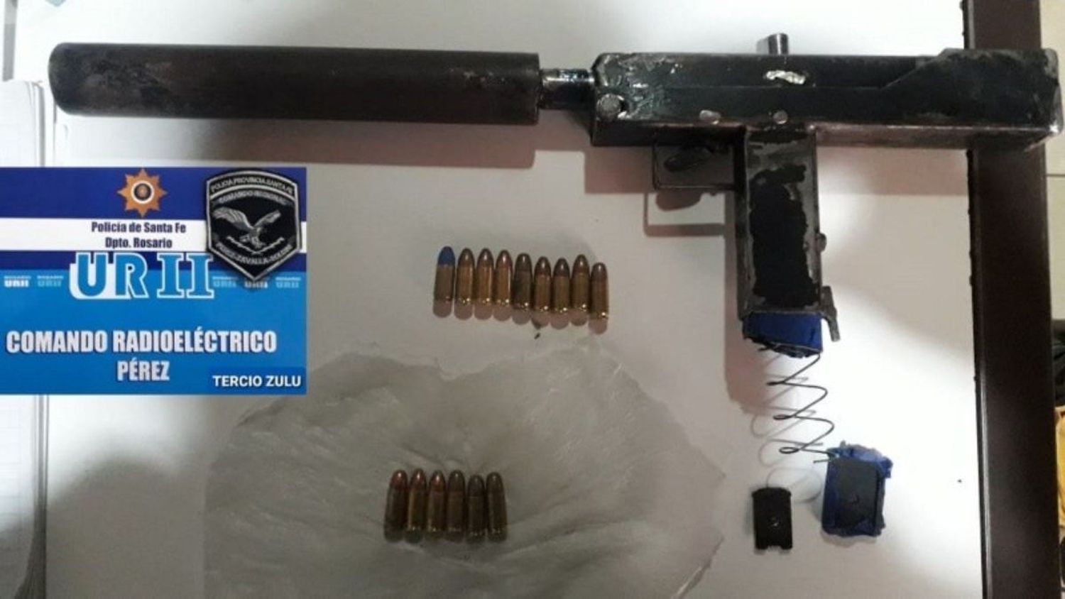 Detuvieron a un menor de 14 años con una “UZI tumbera” en Pérez