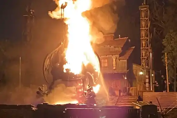 Terror en Disney: se incendió una atracción y debieron evacuaron a los visitantes