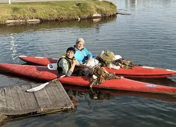 Laguna de Punta Mogotes: dictan clases de kayak e impulsan el cuidado ambiental