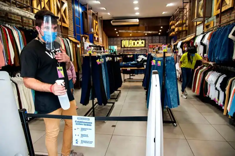 Las ventas de comercios minoristas subieron 6% anual en abril