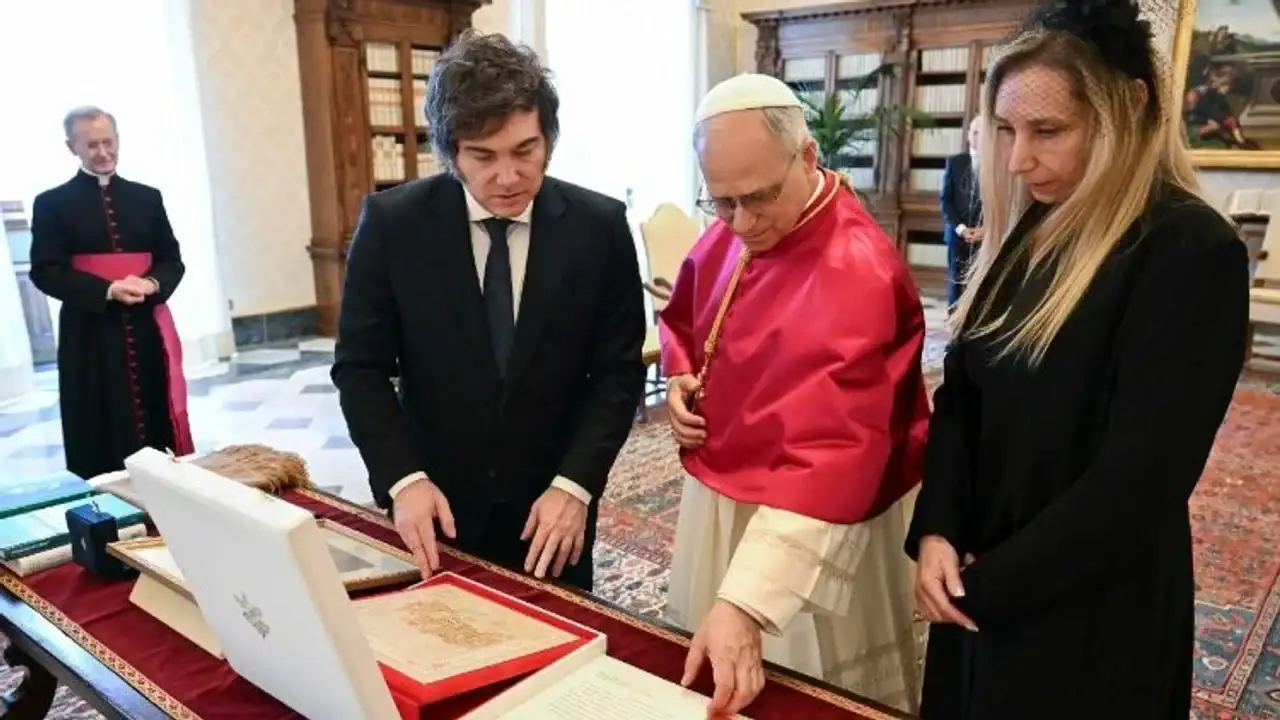 Javier Milei, León XIV y Karina Milei.
