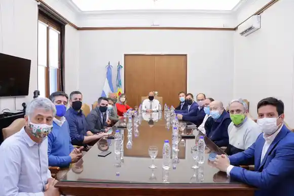 Gastón entre ellos: Nueva reunión entre Insaurralde e intendentes del Frente de Todos