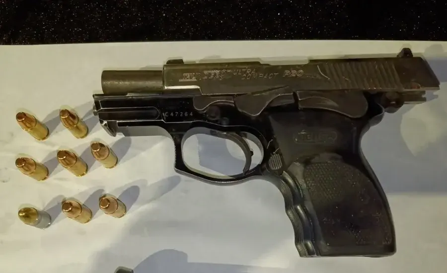 Arma y balas secuestradas.