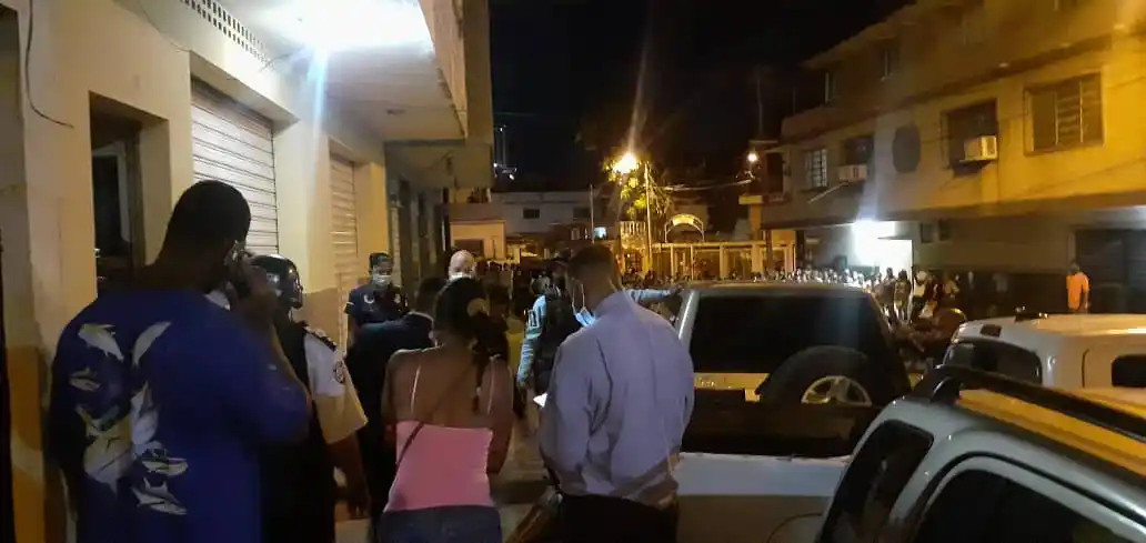 ¡ATERRADOR! Asfixiaron con cables a una familia en Vargas