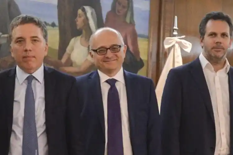 Dujovne descartó la necesidad de renegociar con el FMI y estimó que la inflación bajará