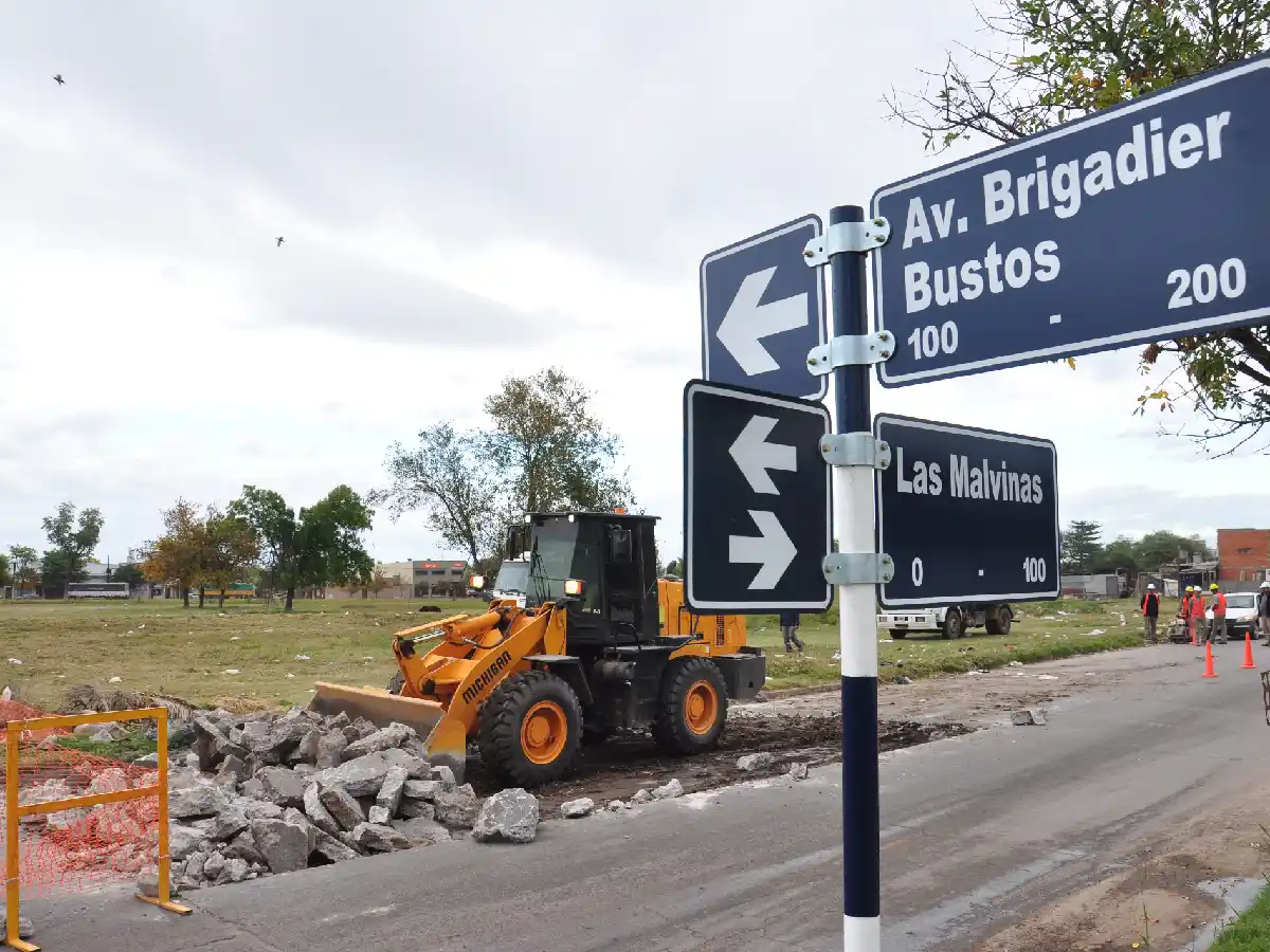 Realizan trabajos de bacheo en el este de la ciudad