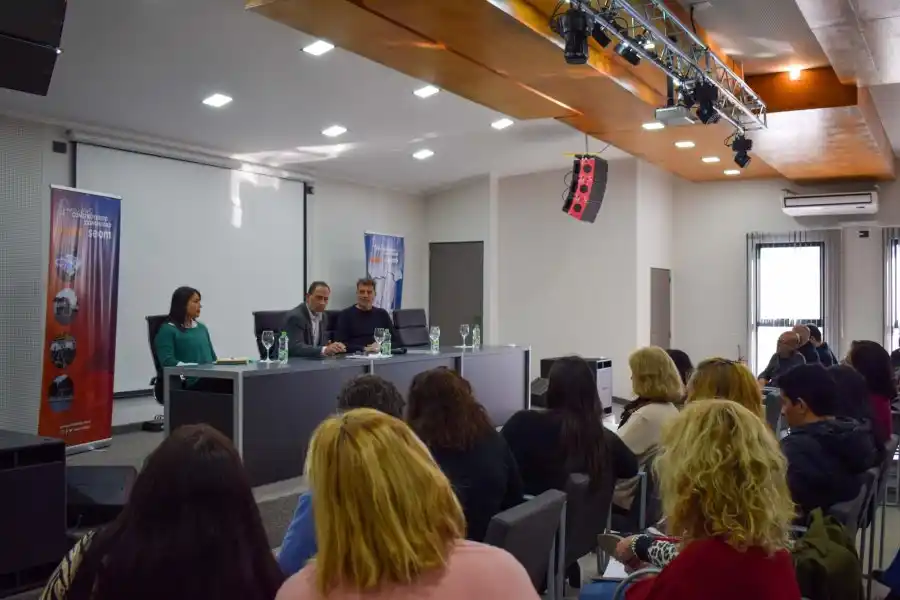 SEOM: se reunieron autoridades de IAPOS y gremios estatales