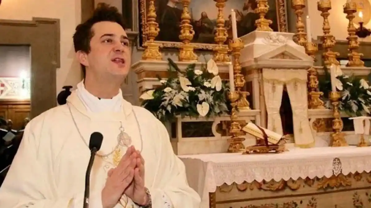 Arrestaron a un sacerdote por narcotráfico y organizar fiestas sexuales