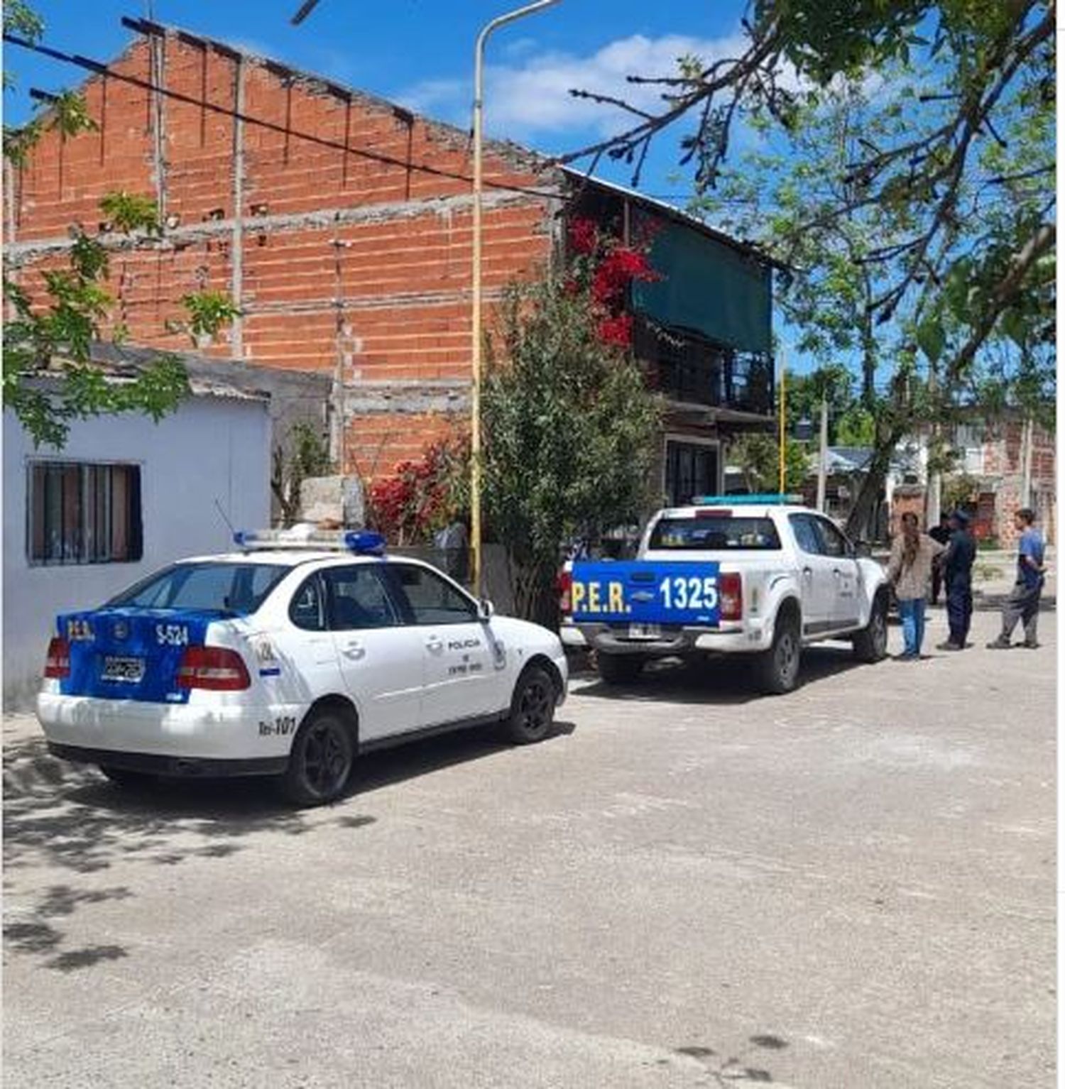 Un hombre robó cosas del interior de un auto y le allanaron la casa