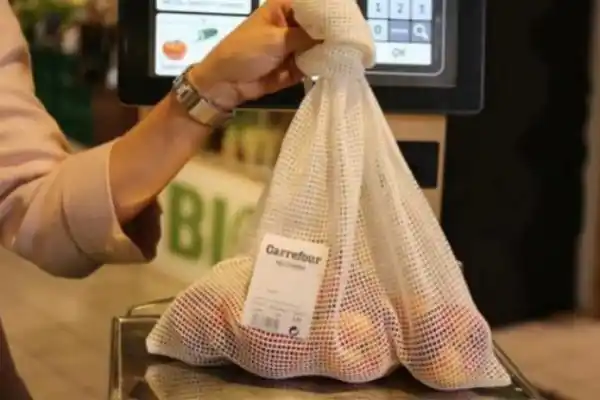 Cadena de supermercados sustituye bolsas plásticas por una malla de algodón