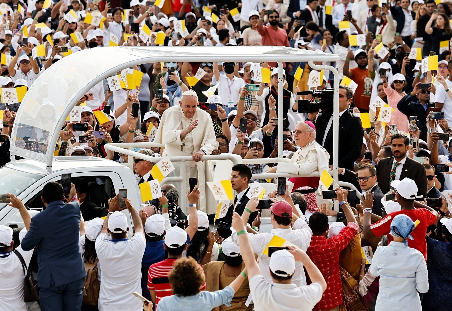 Francisco recibió el afecto al Bahréin.