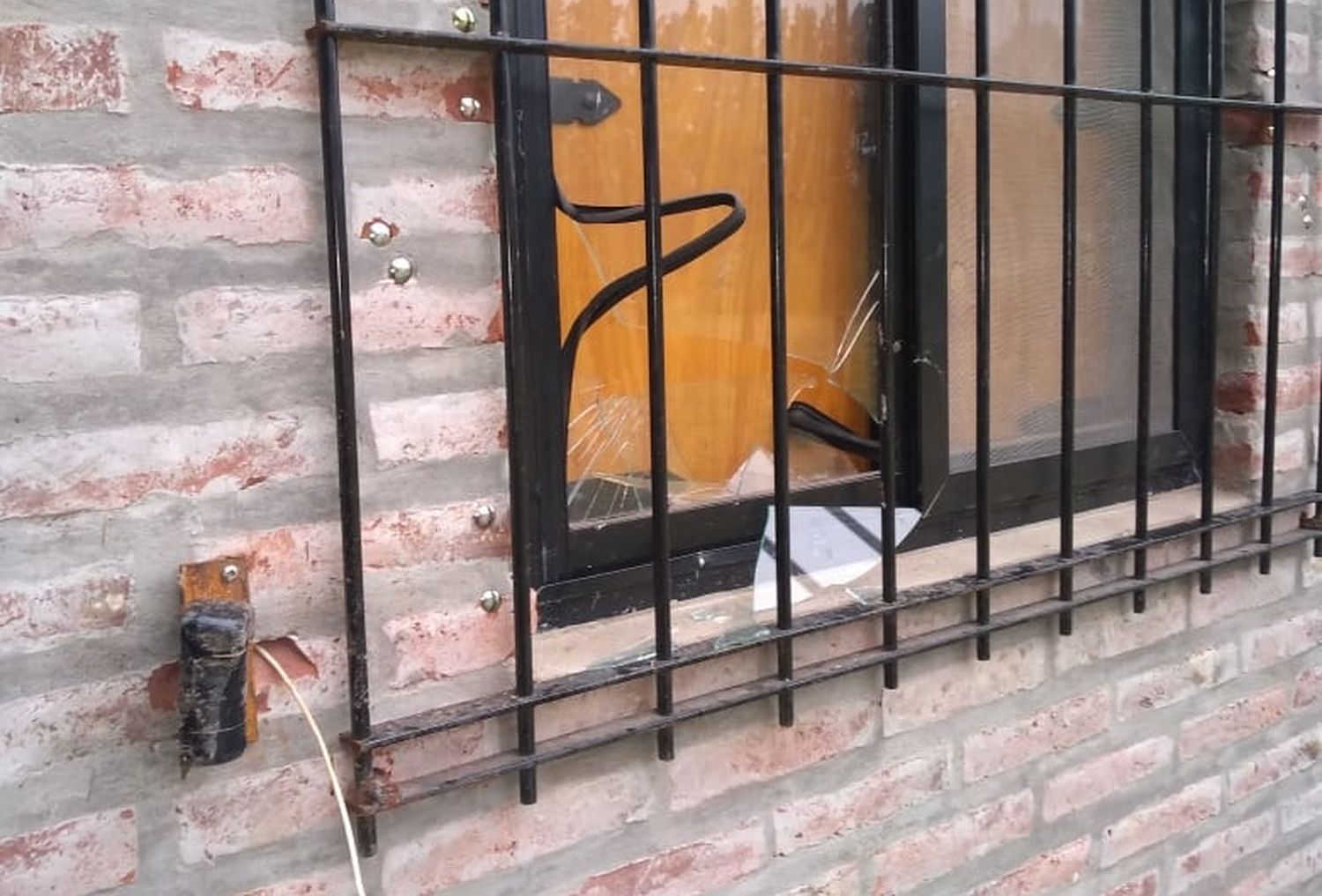 Azahares, un barrio acorralado por los asaltos, robos y las amenazas