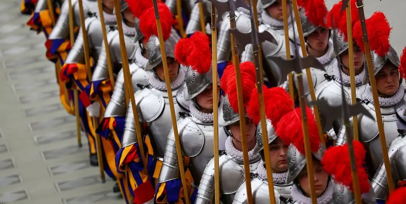 Es un pequeño ejército que tiene como tareas vigilar los accesos al territorio vaticano.