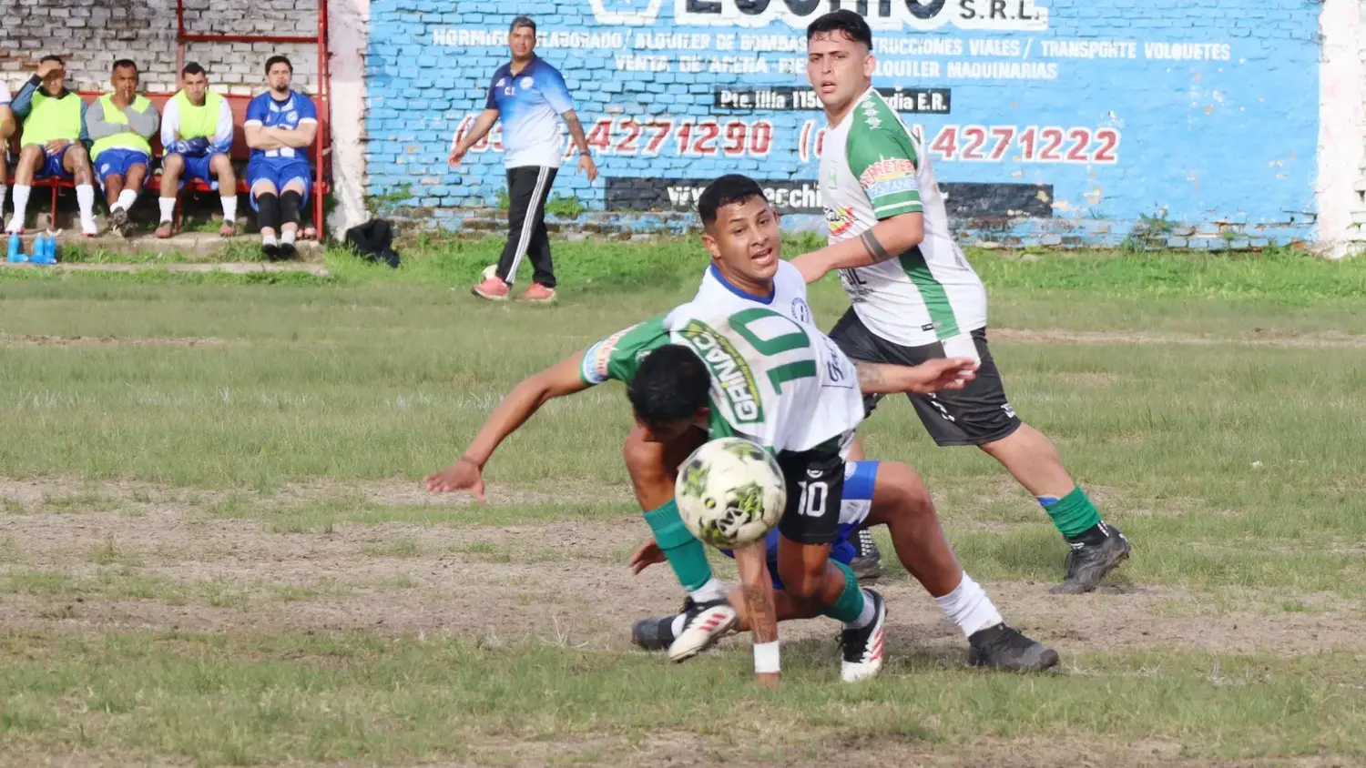 Estudiantes se quedó con el duelo de punteros y derrotó a Ferro sobre el final