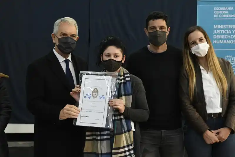 1.500 familias bonaerenses reciben las escrituras de sus casas 