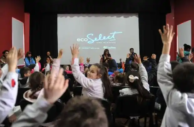 La Plata: Inauguran la primera sala de cine de Latinoamérica abastecida por energía solar