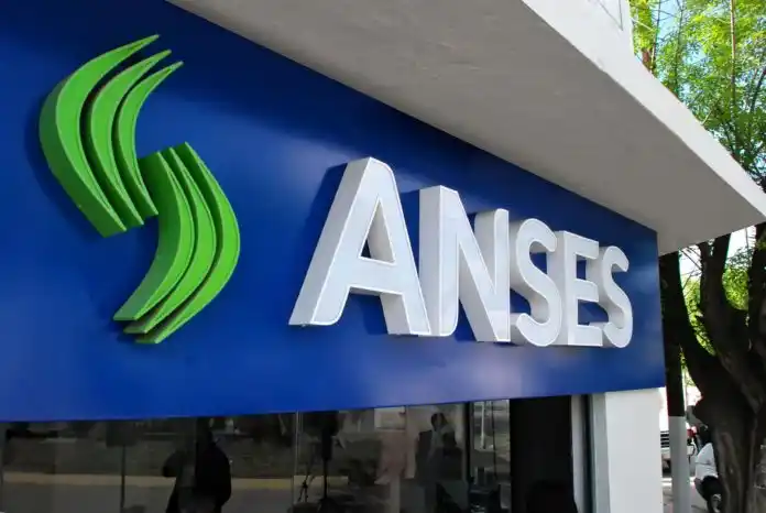 El Gobierno anuncia un nuevo aumento a jubilados: sería del 6%, con una suma fija para las más bajas