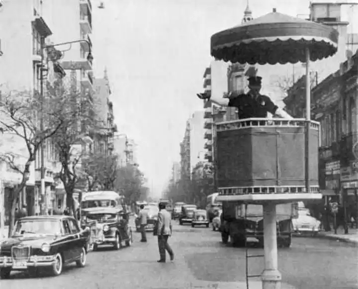 Admirados y vigilantes