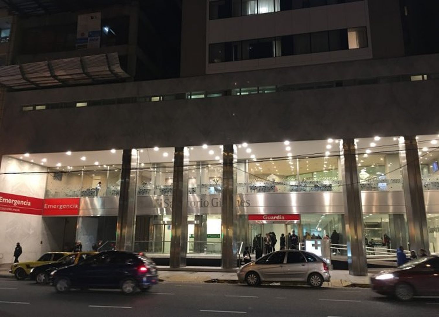 Un conocido ex juez le arrancó tres dientes a su pareja