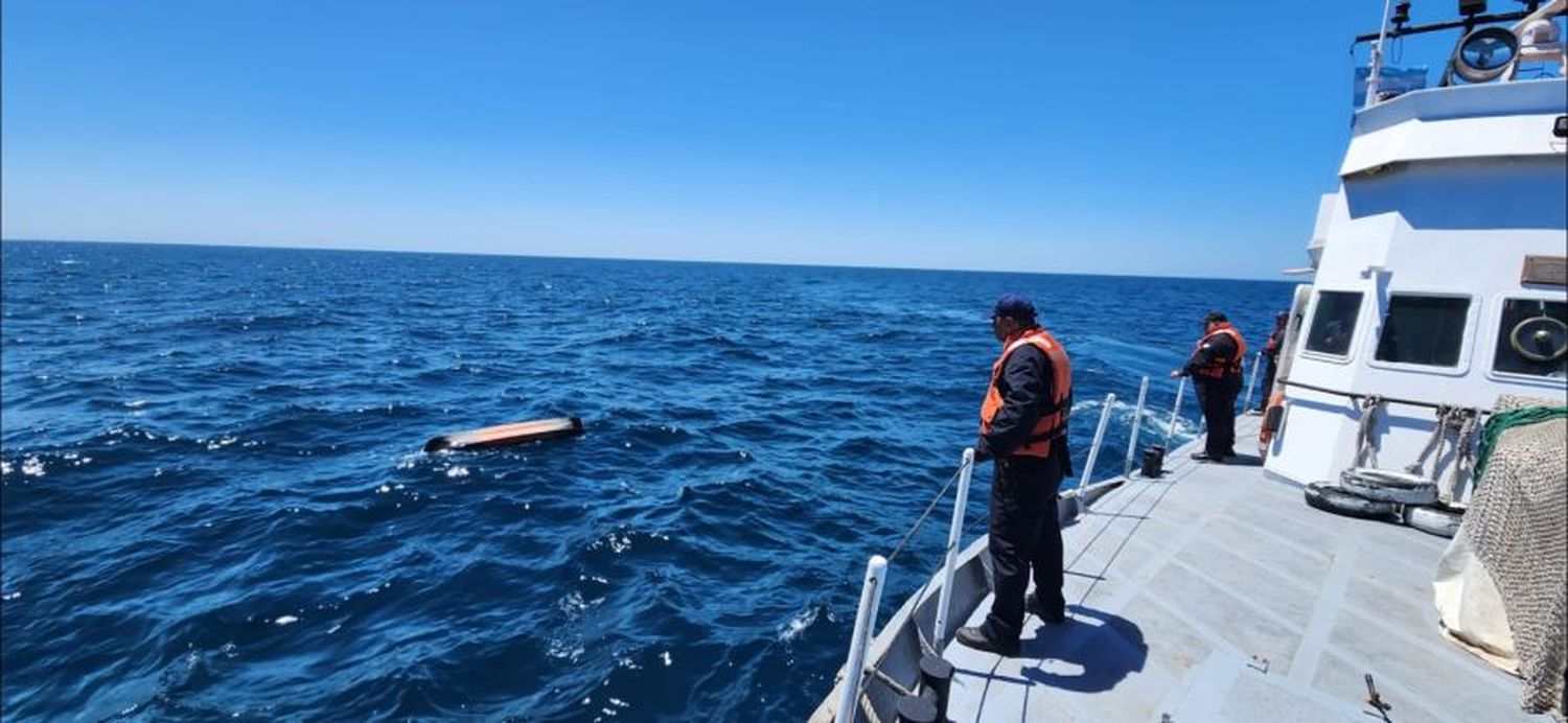 La embarcación se detectó a 19 millas náuticas (alrededor de 35 km) mar adentro.