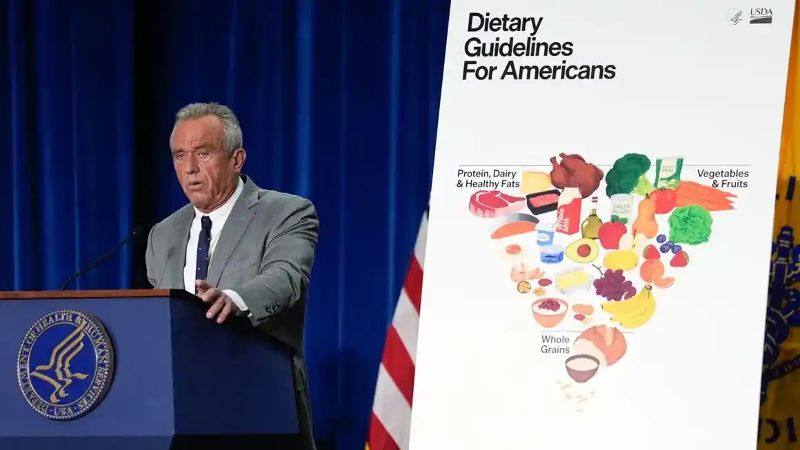 Robert F. Kennedy Jr., secretario de Salud y Servicios Humanos, durante un evento en la sede del Departamento de Salud y Servicios Humanos en Washington, D.C., el jueves 8 de enero. Kent Nishimura/Bloomberg/Getty Images