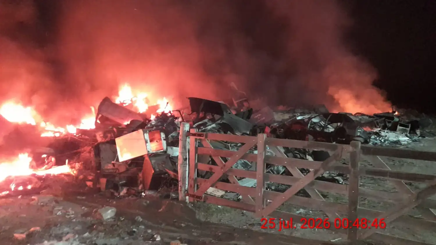 Impactante incendio en el Centro de Compostaje de Morteros: trabajaron dos dotaciones de Bomberos - 2