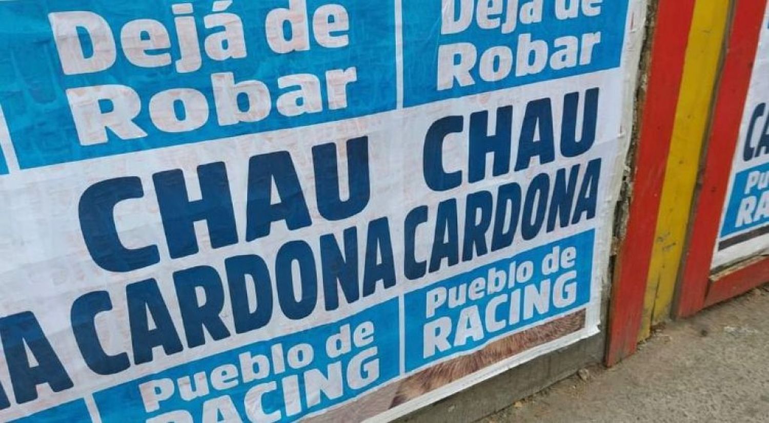 “Dejá de robar”: los duros afiches contra Cardona en la sede de Racing