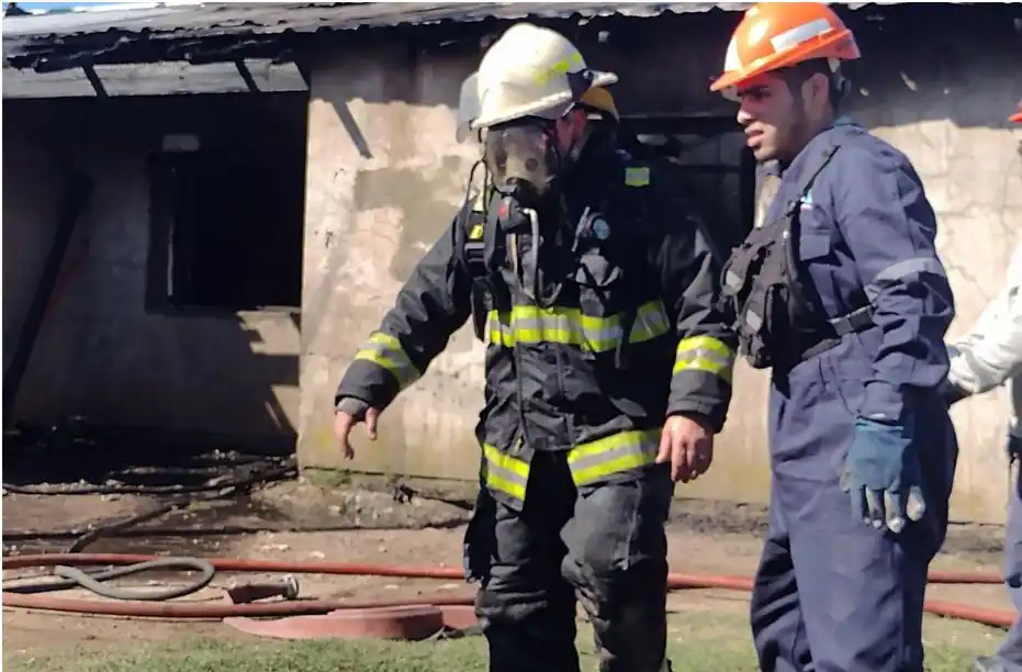 Otra familia perdió todo a causa de un incendio que destruyó su vivienda